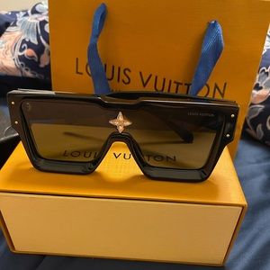 Louis Vuitton sunglases
